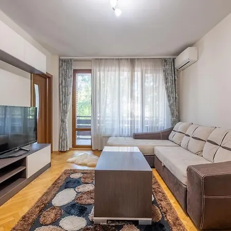 Spacious Newly Furnished 1 Bdrm