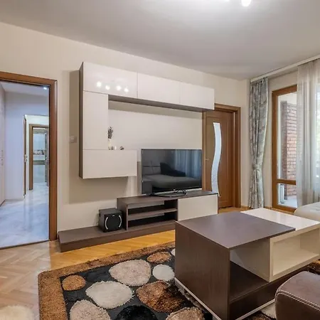 شقة Spacious Newly Furnished 1 Bdrm *