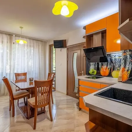 Spacious Newly Furnished 1 Bdrm شقة
