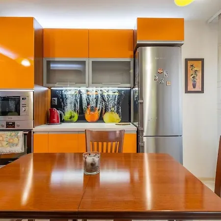 Spacious Newly Furnished 1 Bdrm *