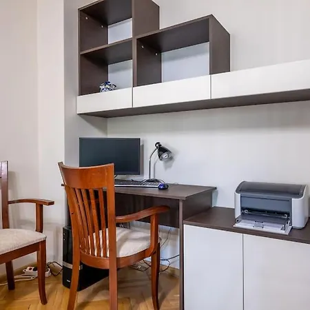 Spacious Newly Furnished 1 Bdrm شقة *