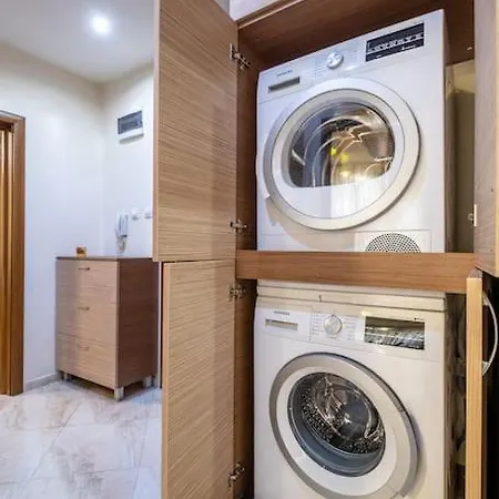Spacious Newly Furnished 1 Bdrm شقة