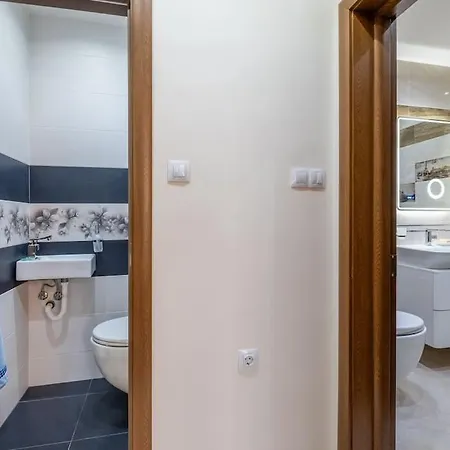 Spacious Newly Furnished 1 Bdrm
